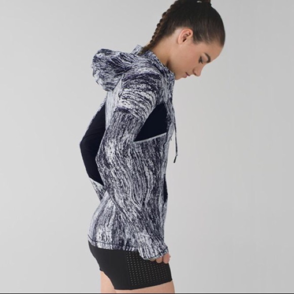 lululemon athletica Tops - Lululemon Runbeam Hoodie
Texture Twist White Sz 2